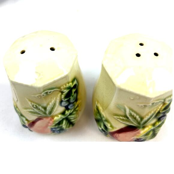 Set of Vintage Salt & Pepper Shakers Nappon Japan Hand painted 2.75" gold trim - Picture 2 of 6